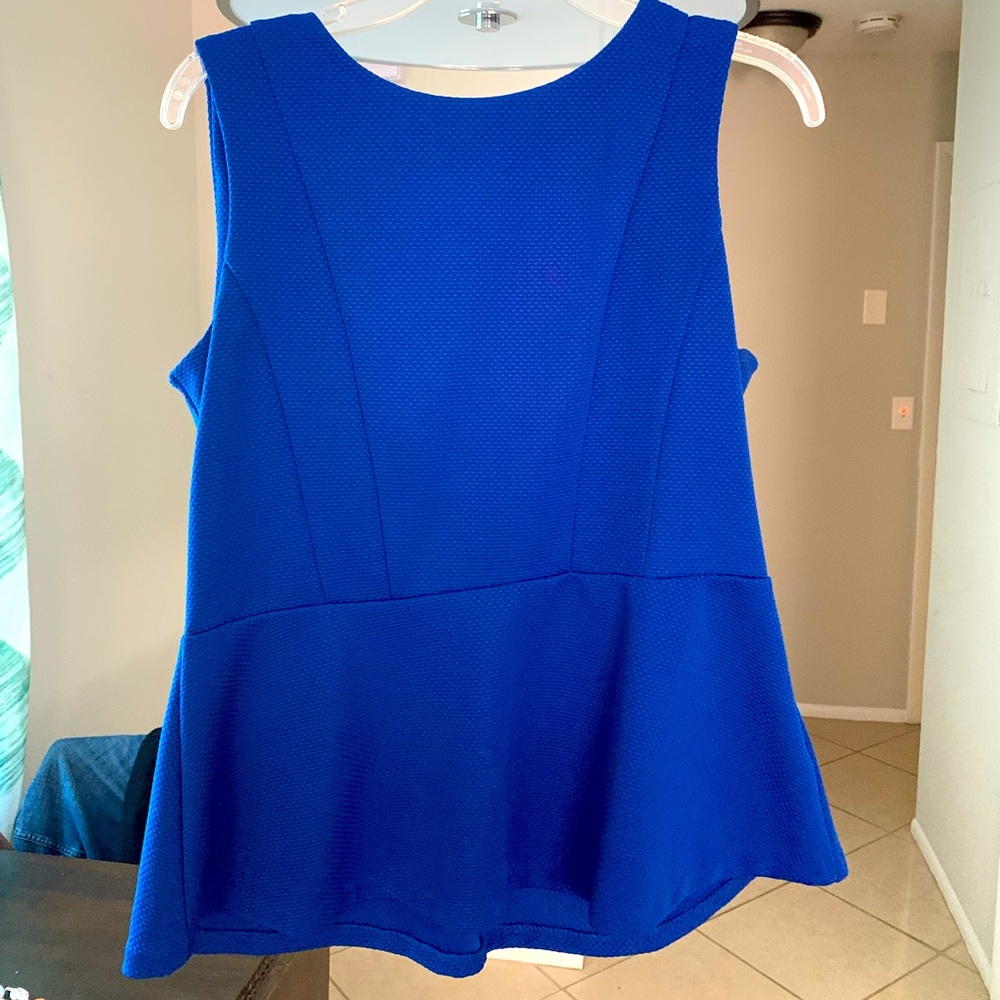 Blue sleeveless top, XL